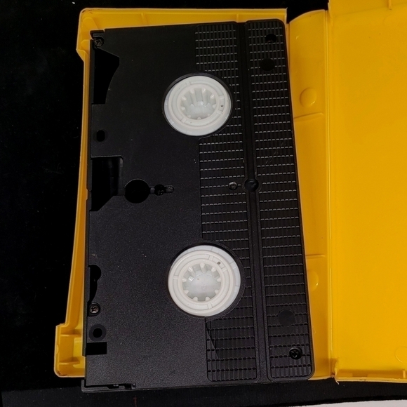 The Beatles Yellow Submarine Vintage 1968 VHS - Picture 3 of 8